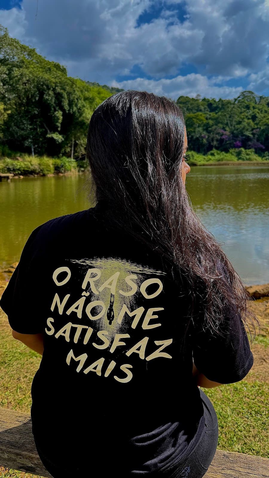 Camiseta Oversized Fé Urbana — detalhe da estampa